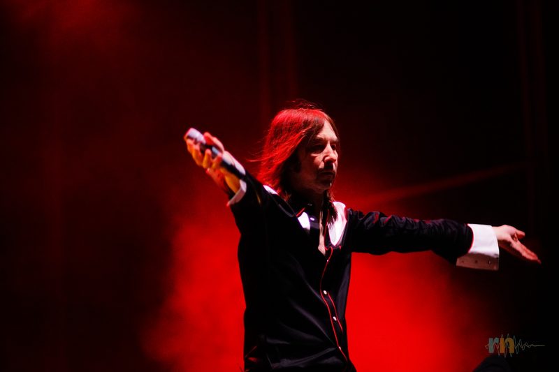 Primal Scream under red light at Degusta Fest Armilla 2026