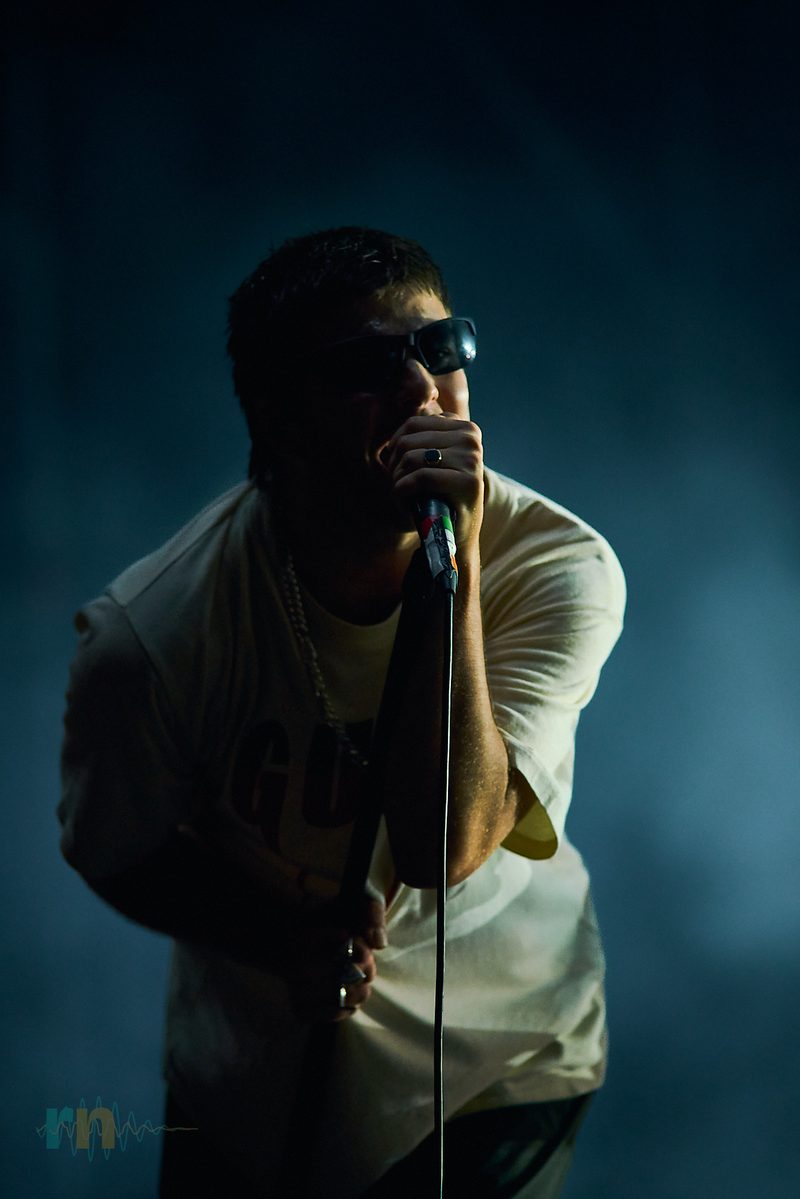 Grian Chatten, cantante de Fontaines D.C., durante el concierto en El Muelle Live
