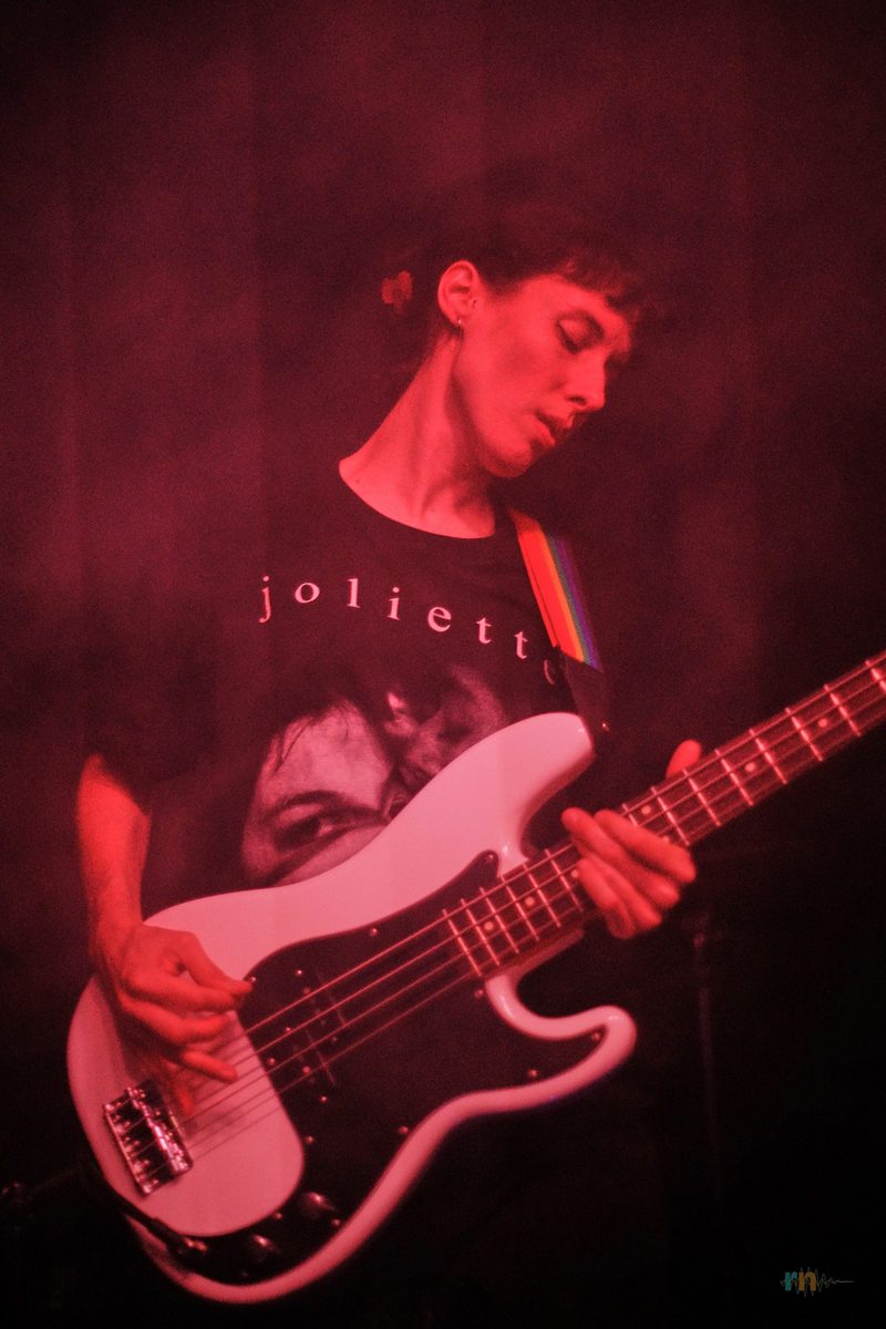 Cristina from Viva Belgrado playing bass on the Sala Hangar
